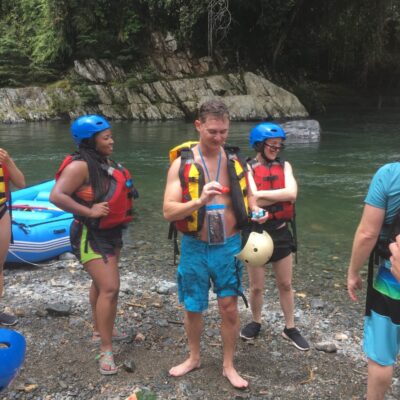 Alternative view of Medio Día de Rafting 12 kilómetros Cerca de Medellín