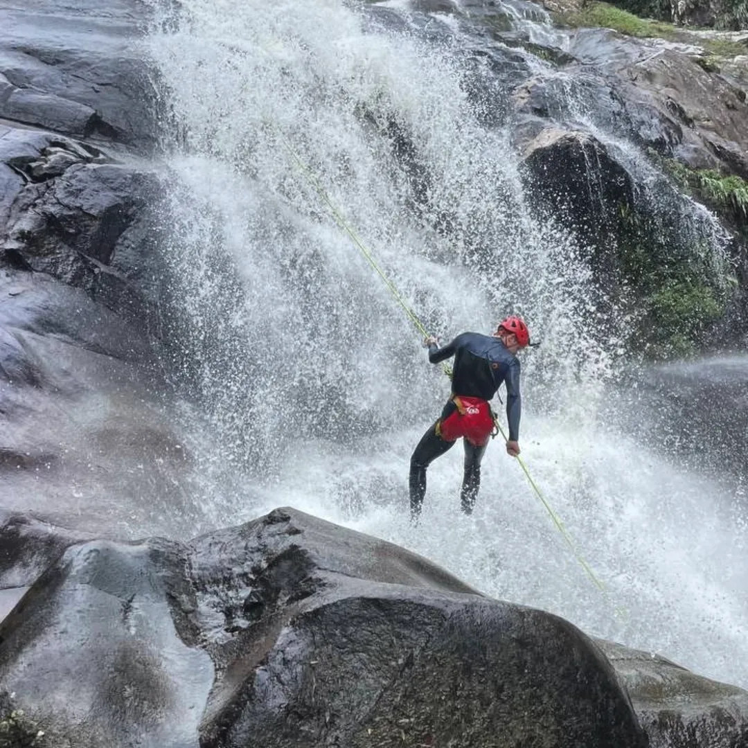 TORRENTISMO- DESCENSO POR CASCADAS DE 40 Y 50 METROS EN GUATAPÉ - Image 3