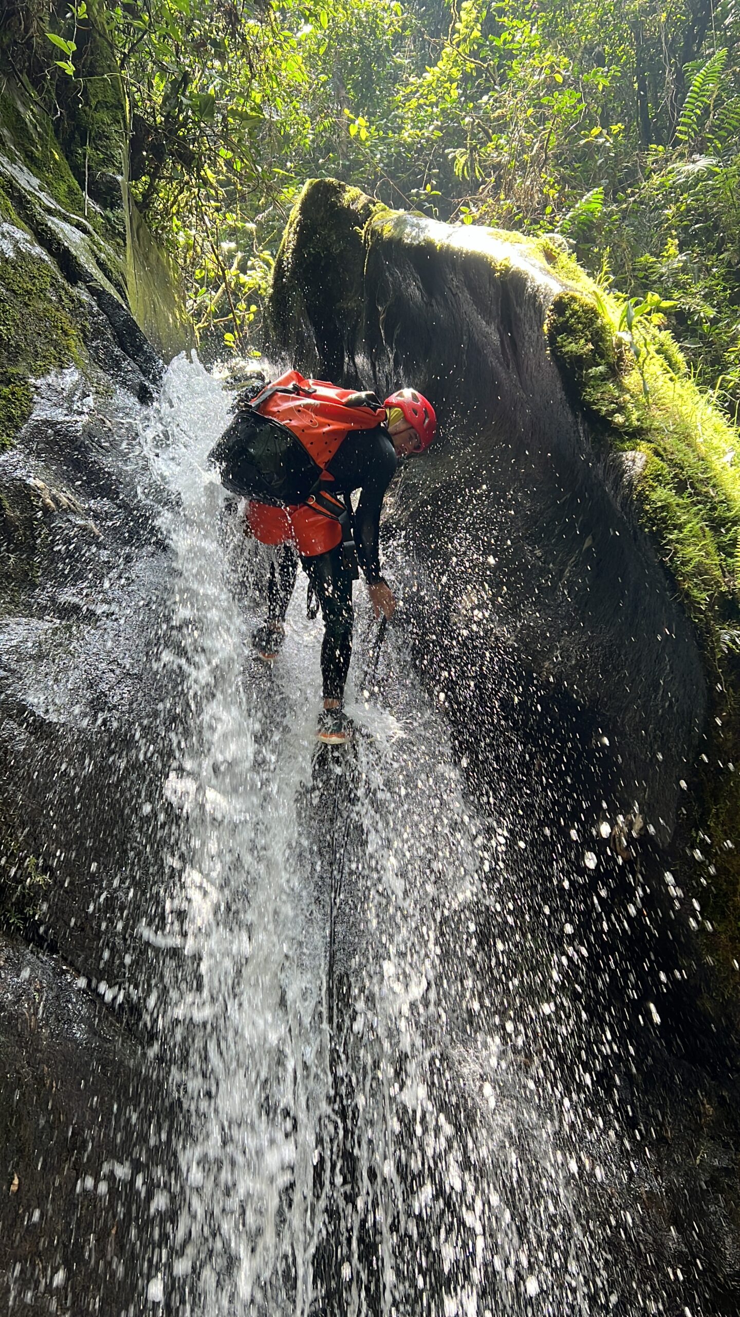 TORRENTISMO- DESCENSO POR CASCADAS DE 40 Y 50 METROS EN GUATAPÉ - Image 7