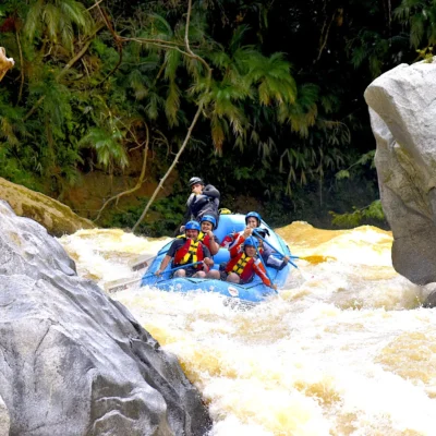 Medio Día de Rafting 12 kilómetros | Medellín Rafting