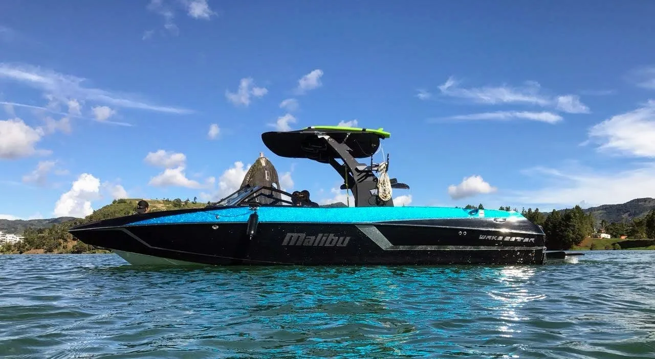 Lancha Deportiva de lujo Alto para 16 personas