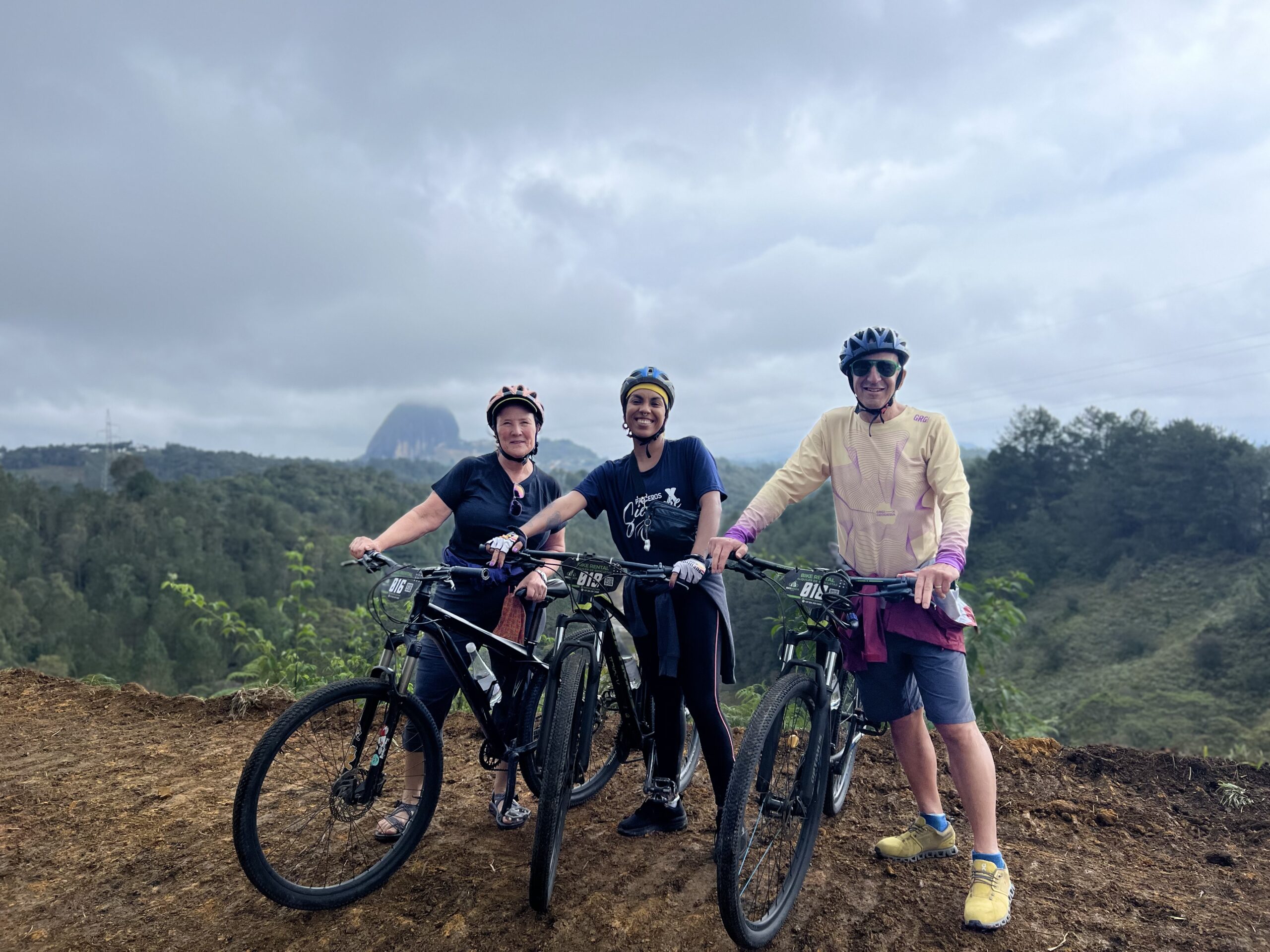 Montain Bike Tour En Guatape a 2 horas de Medellin: Ruta Los Mejores Miradores.