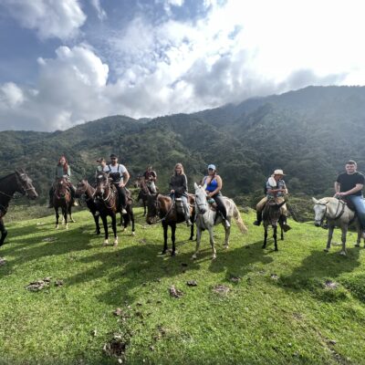 Tour a Caballo en San Rafael: Rios, Cascadas, Bosques, Monos Titi-gris, Almuerzo. 